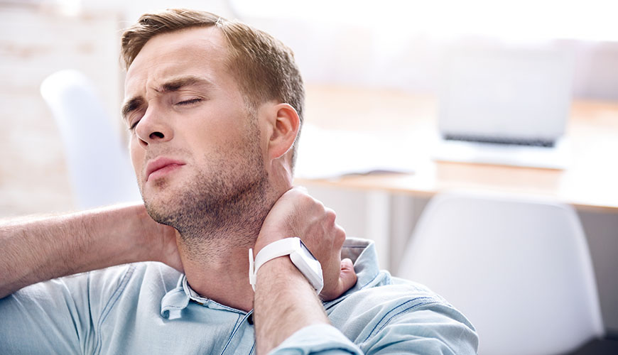 7 Signs That You Should See Your Chiropractor for Neck Pain